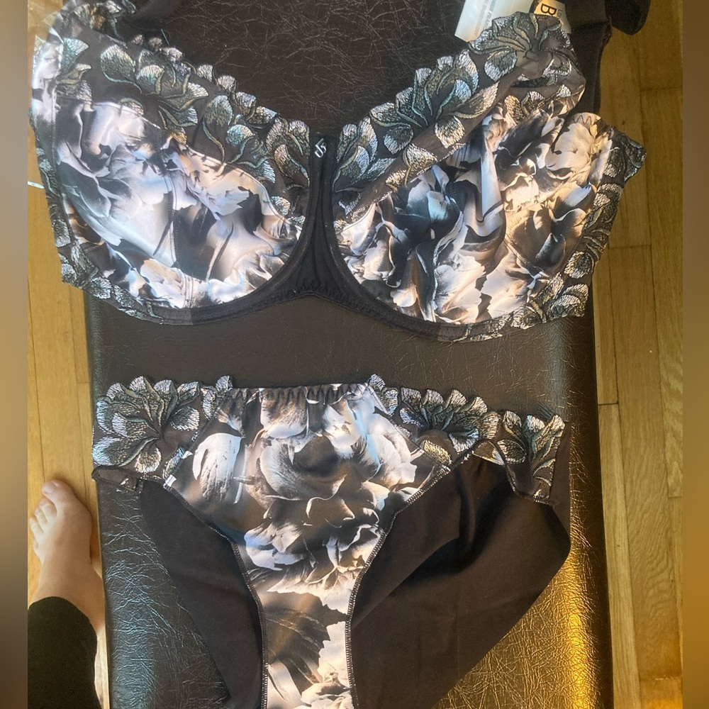 Louisa Bracq MAPPLE FLOWER set: Bra (85K / 32K) and Brief (40 / Small-Medium)